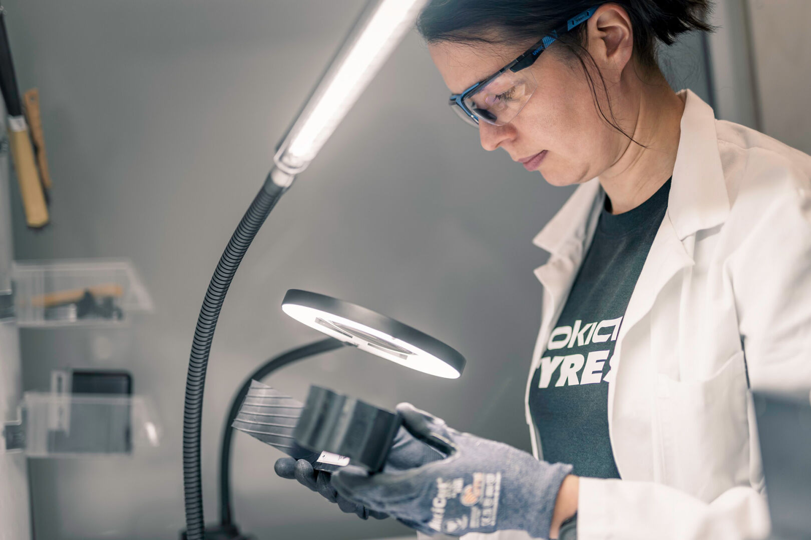 Nokian Renkaiden laboratoriotyöntekijä