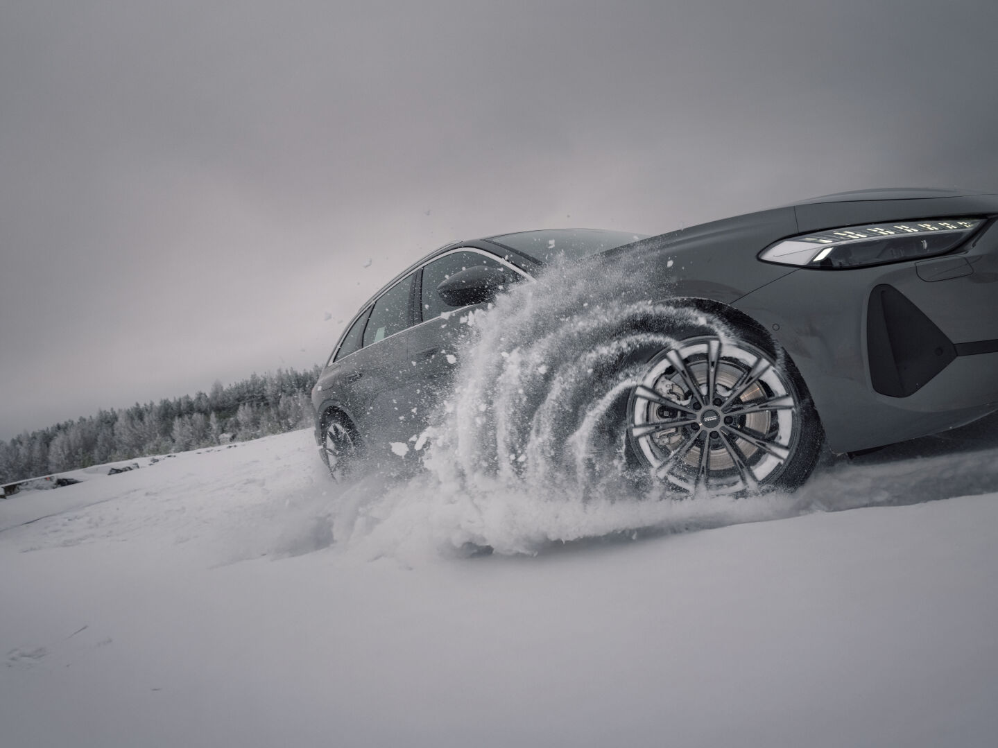 Ajamista syvässä lumessa