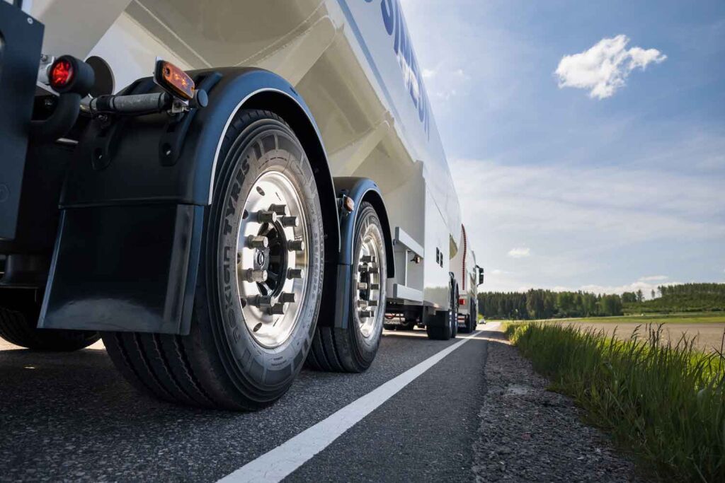Nokian Tyres Hakka Truck Steer / Nokian Tyres