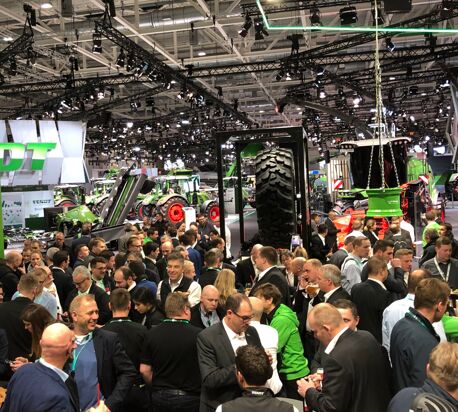 Yhteyksien luomista Agritechnica-messuilla – Nokian Renkaat tuo maatalous- ja urakointirenkaisiin monipuolisuutta ja digitaalisia mahdollisuuksia