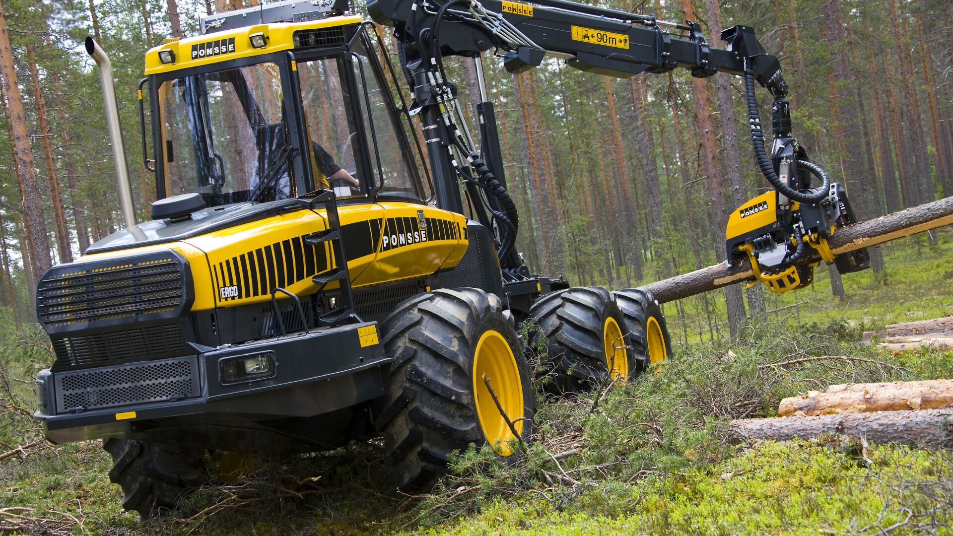 Tala de madera en bosque con Nordman Forest TRS L-2