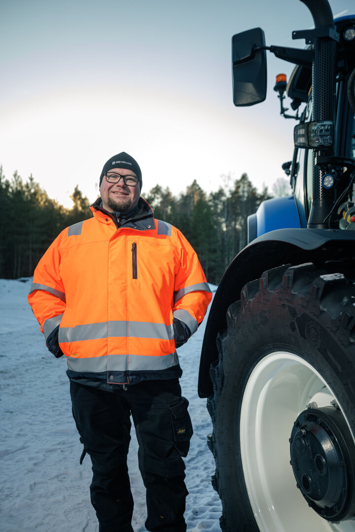 Jarmo Makkonen standing next to a tractor with Nokian Tyres Ground King tires.