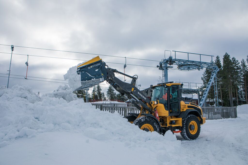 Nokian Tyres Hakkapeliitta Loader removing snow in Sappee Resort in Finland