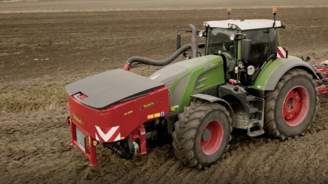 Nokian Tyres Soil King VF-Reifen auf Traktor bei der Feldarbeit