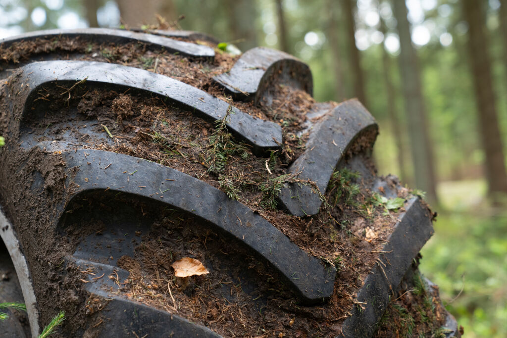 Metsätöiden suorituskyky uudelle tasolle – Nokian Renkaat lanseeraa luotettavaa pitoa ja entistä parempaa kestävyyttä tarjoavan Forest King TRS 3 -rengasperheen