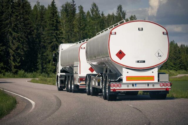 Vertrauen auf jeder Straße, bei jedem Wetter – der neue Nokian Hakka Truck Trailer-Reifen bietet höhere Laufleistung, Sicherheit und Wirtschaftlichkeit für anspruchsvollste Transporte