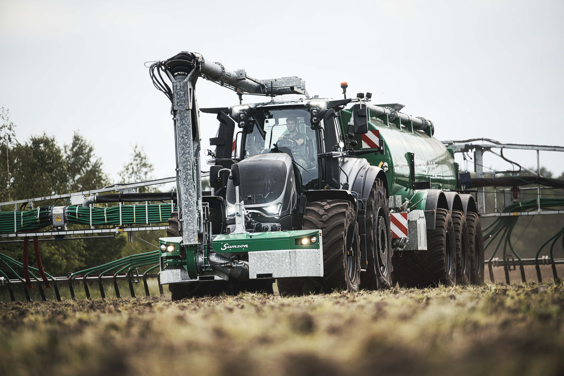 Agricultural tractor working with CTIS system equipped VF tires