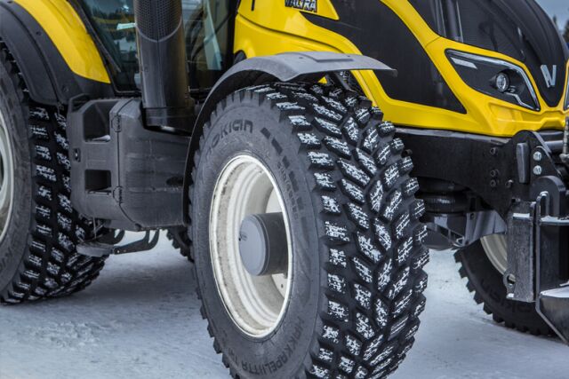 Entretien des aéroports plus sûr et plus durable - Valtra et Nokian Tyres unissent leurs forces dans un projet de déneigement autonome