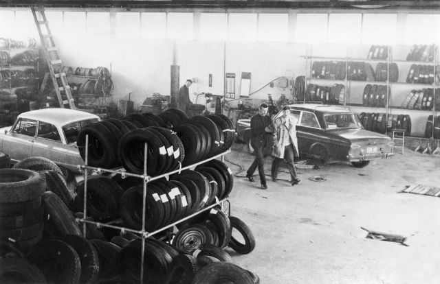 Rubber workshops sold tyres well into the 1970s. Pictured: Kumikorjaamo J. Forsman in Pori.