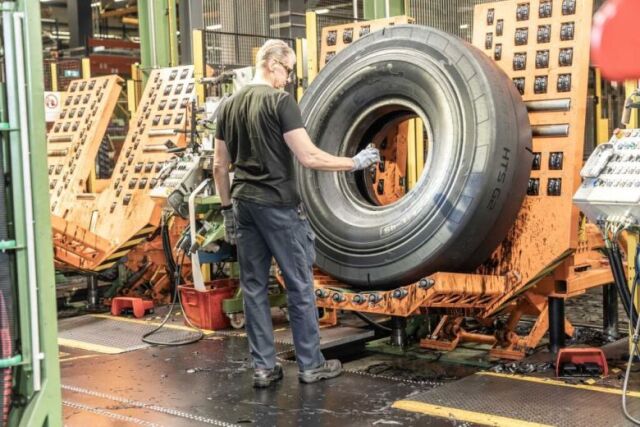 Nokian Heavy Tyres vuelve a celebrar un importante logro: un año entero sin bajas por accidentes laborales. A través del trabajo en equipo nuestra meta es mejorar nuestra forma de trabajar. 