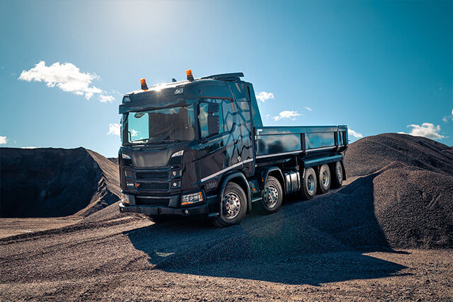 Hochleistungs-Lenkachsreifen für den Einsatz auf der Straße und im Gelände – die neue XL-Version ergänzt die Nokian R-Truck-Reihe